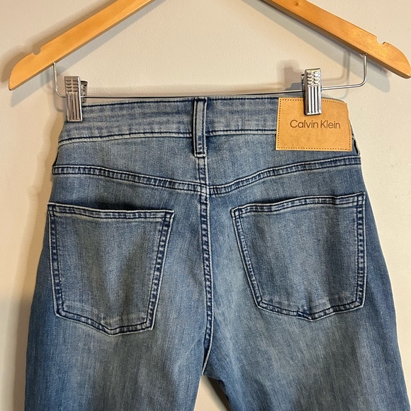 NWOT Calvin Klein Slim Fit Midrise Medium Wash Men's Jeans W30XL32 - Picture 8 of 10